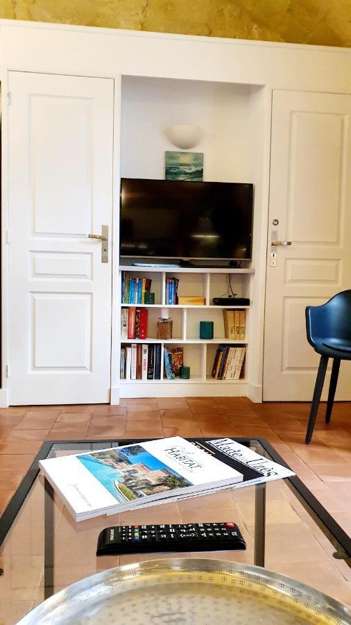 Appartement Dans Hotel De Flaux Uzes Exterior photo
